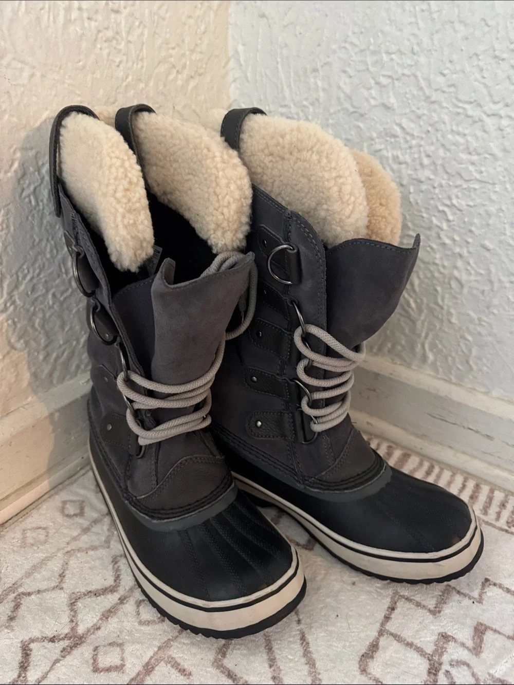 Sorel Gray & Cream Insulated Lace-Up Winter Boots